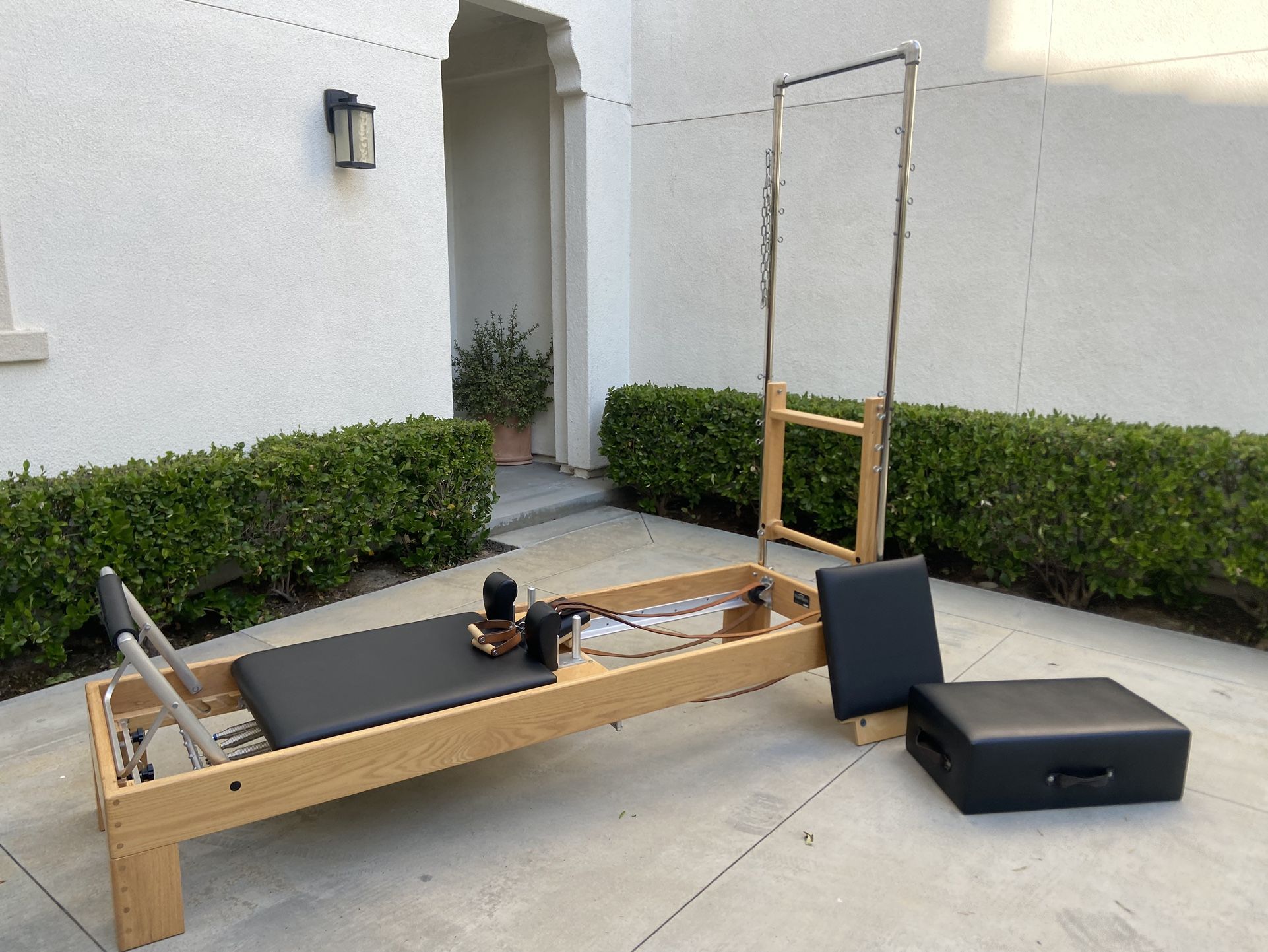 Peak Pilates Artistry Reformer/ Tower With Vegan Straps