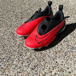 Like New! Kids Nike Phantom Soccer Shoes Size 1.5