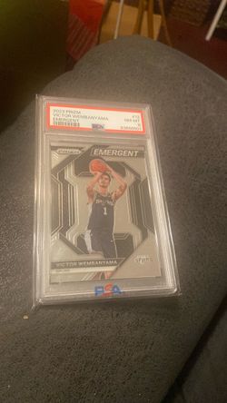 2023 Prizm Victor Wembanyama Emergent PSA 8