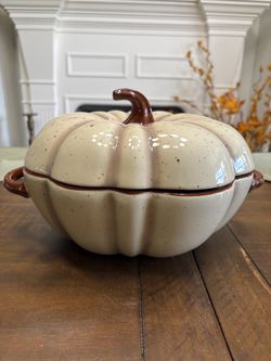 10 strawberry street ceramic pumpkin casserole bowl with lid