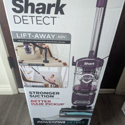 Shark Detect Lift-Away ADV Vacuum