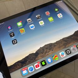 iPad 128 GB – Silver zero dents, or cracks 