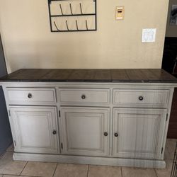 Buffet dresser