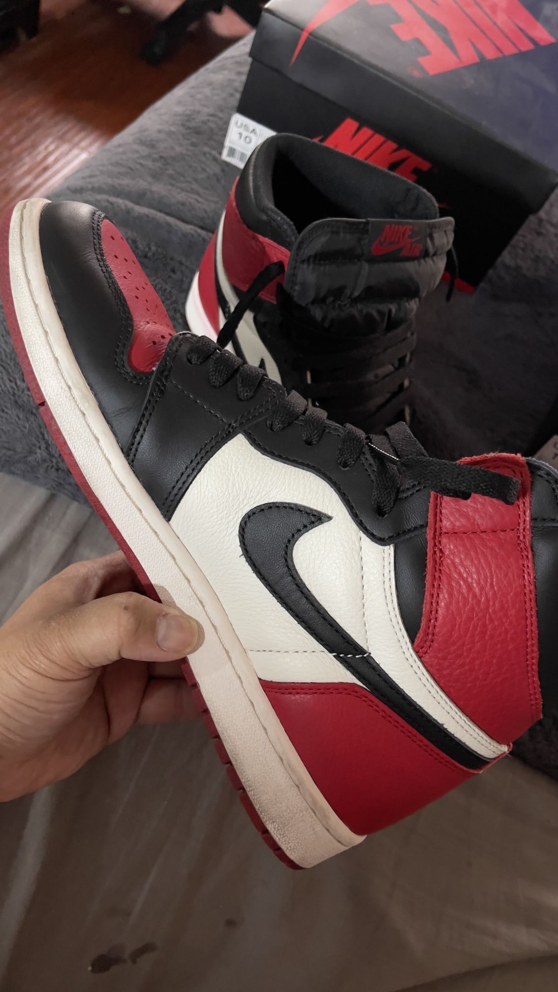 Air Jordan 1 Retro high OG bred toe 2018