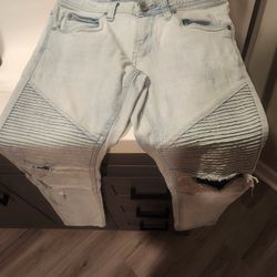 4 Different Pairs Of Men's Jeans Priced Individually See Description