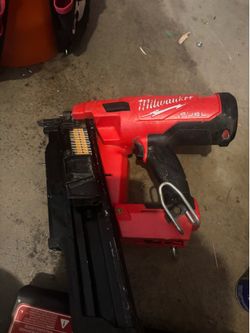 Milwaukee M18 FUEL 21 Degree Framing Nailer