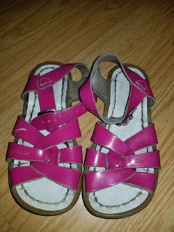Saltwater sandles... Size 10 toddlers