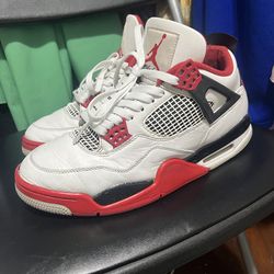 Jordan 4 Fire Red Size 10
