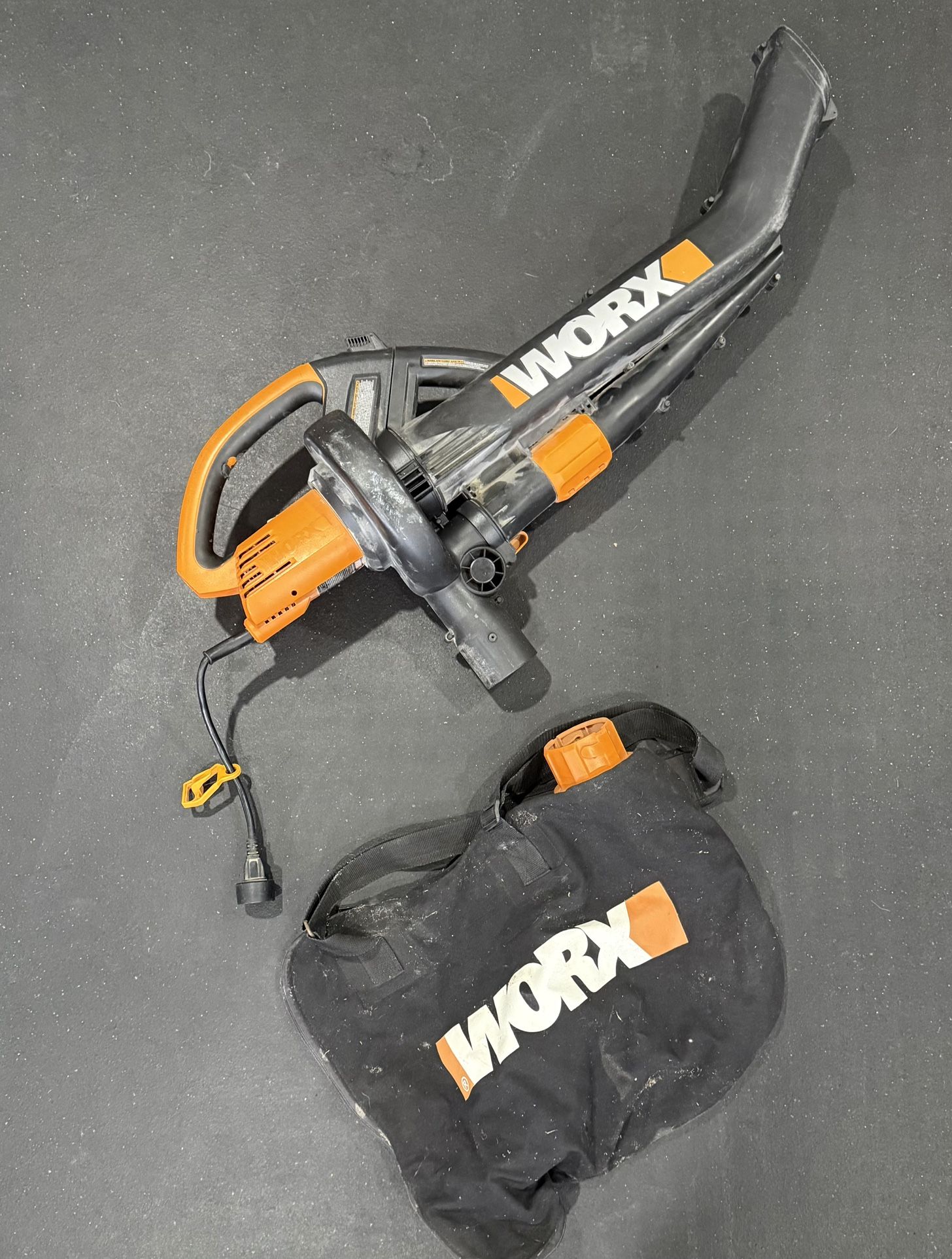 WORX Leaf Blower Trivac 350.0-CFM 210-MPH Corded Electric Handheld Leaf Blower