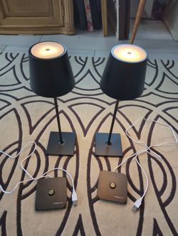 Rechargeable and wireless table lamp with touch control - Poldina Pro