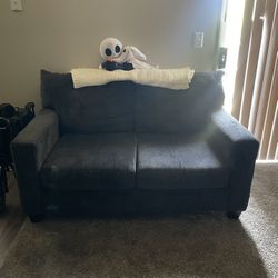 2 Couches comes with pillows 