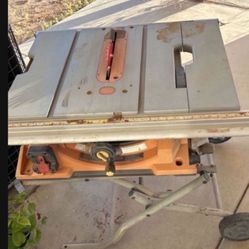Rigid table saw with stand works good Missing 1 foot