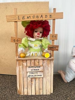 Seymour Mann Raggedy Ann Doll Lemonade Woodd Stand