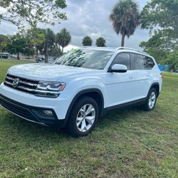2019 VW Atlas V-6 se- R Line
