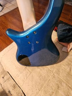 Bass guitar
