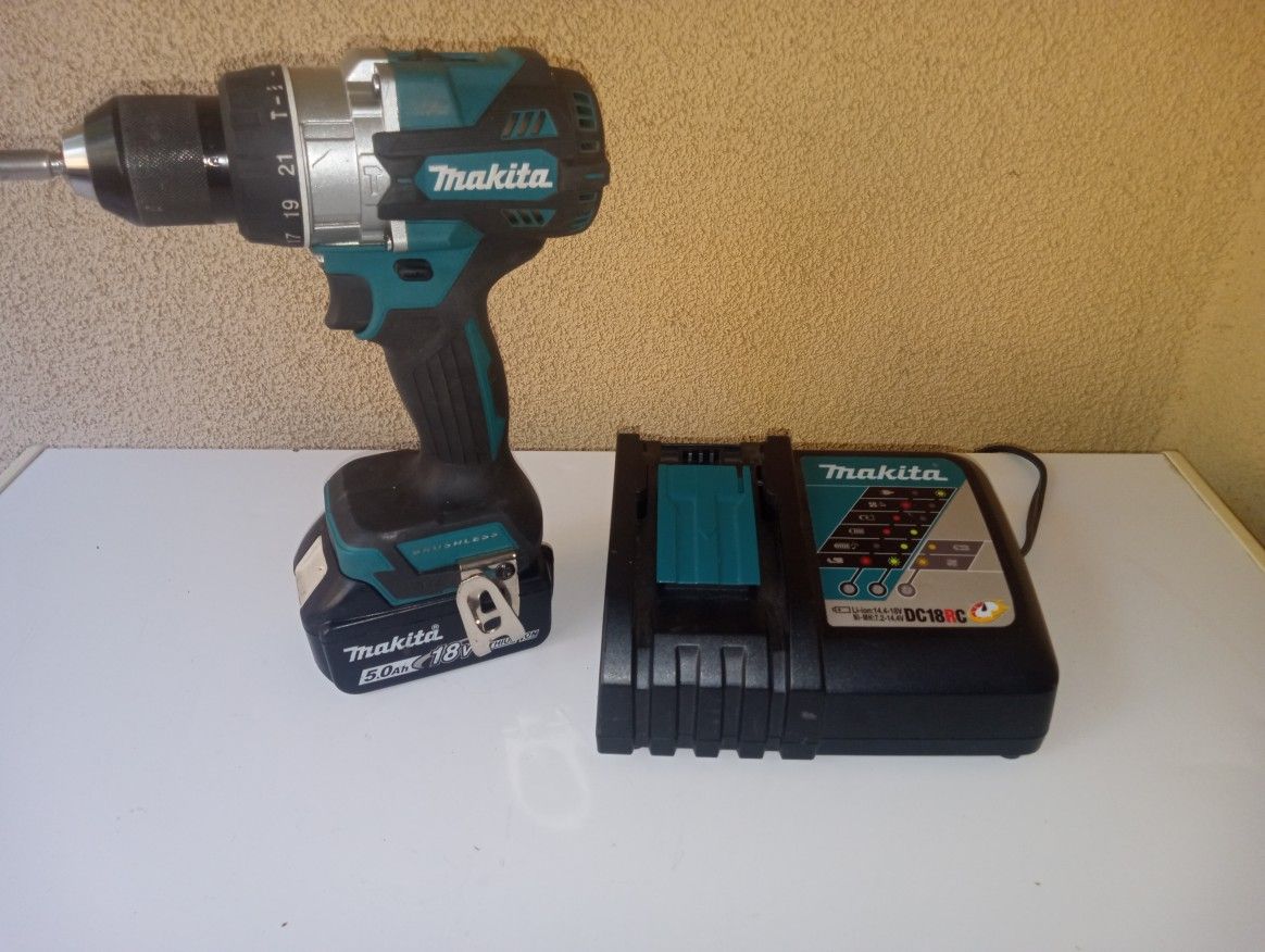 Makita Drill, 5 Hour Battery, Rapid Charger!