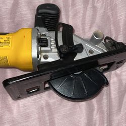 DEWALT ATOMIC 20-Volt MAX Cordless Brushless 4-1/2 in. Circular Saw (Tool-Only)