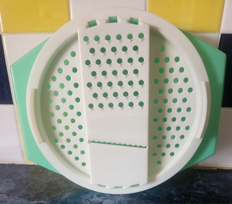 Vintage Tupperware Grater/slicer