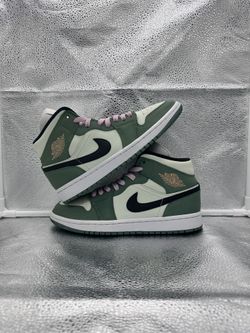 Air Jordan 1 Mid “Dutch Green” women’s size 8.5/7M