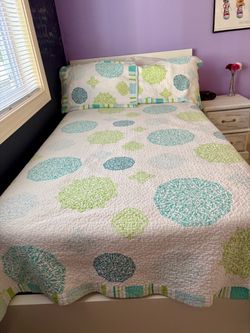 Twin Quilt Set with Two Pillow Shams