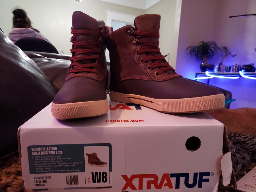 NEVER USED REI XTRATUF W8 LEATHER ANKLE BOOTS