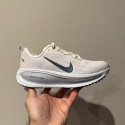 Nike Vomero 18 Women’s Size 6.5 (NEW)