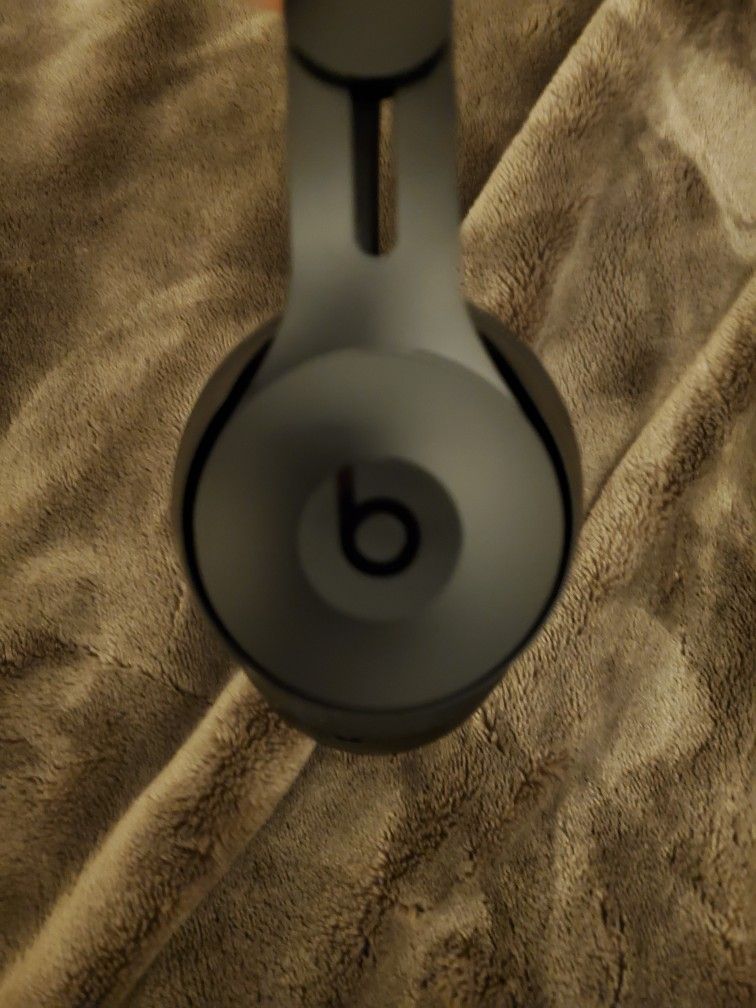 Beats Solo Pro 3 Noice Canceling Head Sets New