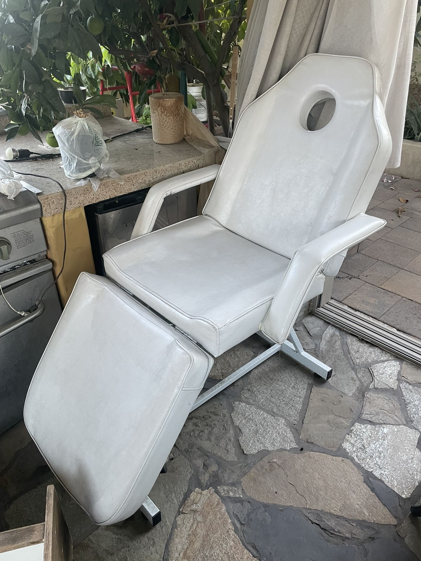 Tattoo, Massage, Dentist Chair