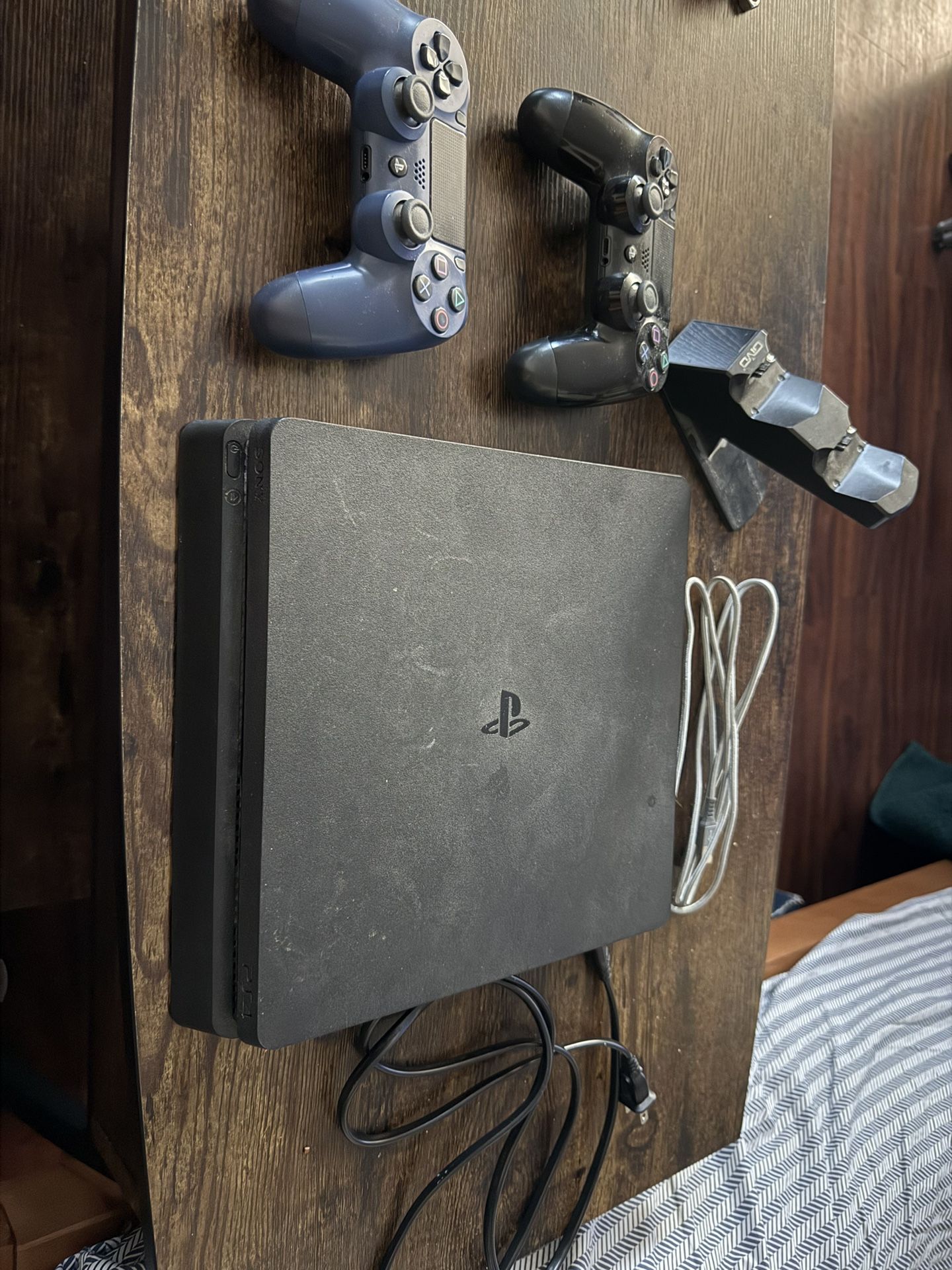 PS4 Slim 2TB
