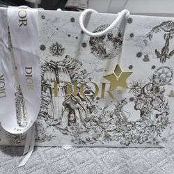 Limited edition Dior paper Bag With bows And Star Metal Charm