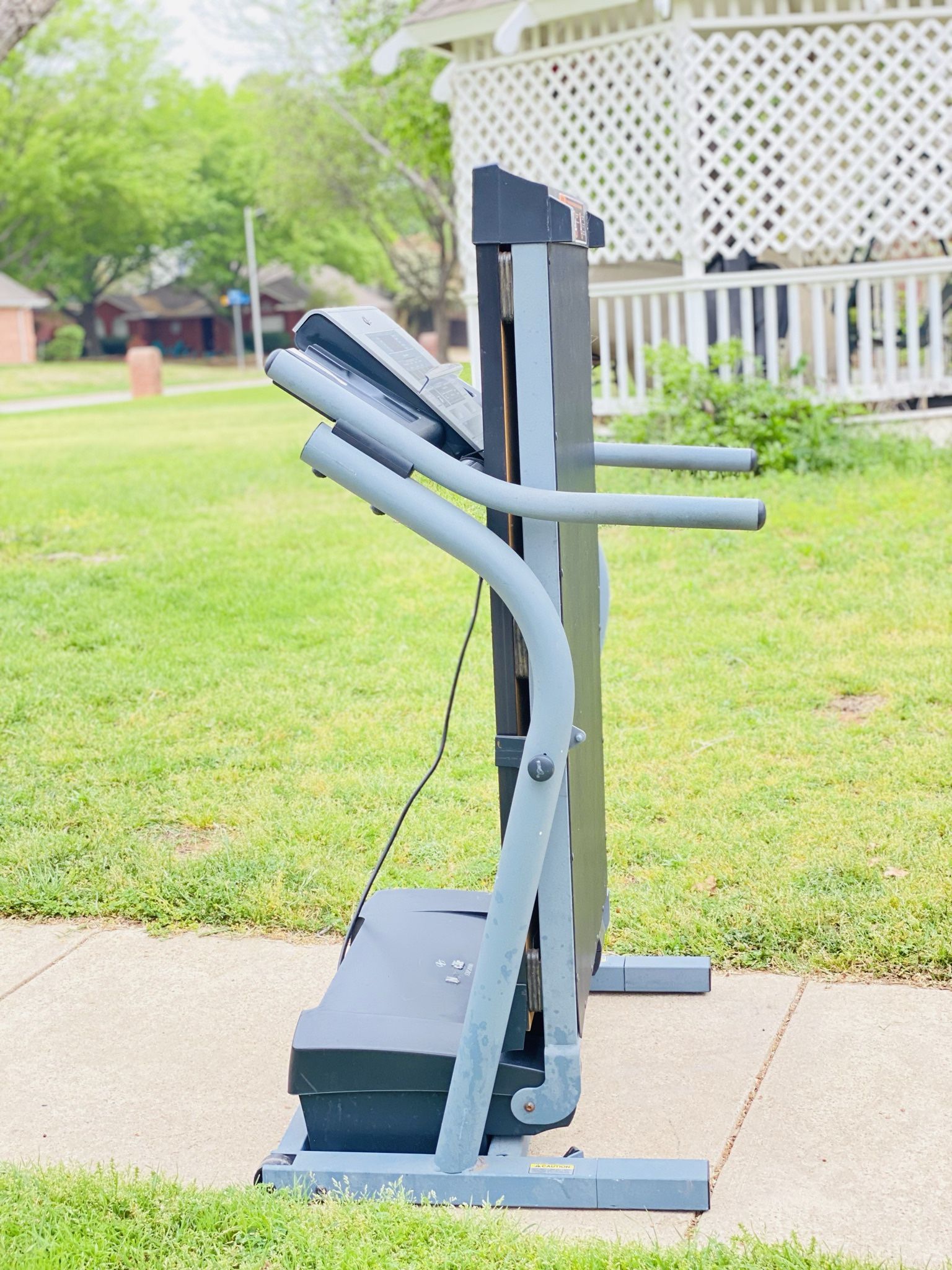 Nordictrack EXP2000 Treadmill With Incline