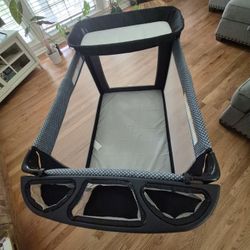 Graco Pack & Play Dome w/ Changing Table