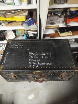 Vietnam era uniform and trunk grouping