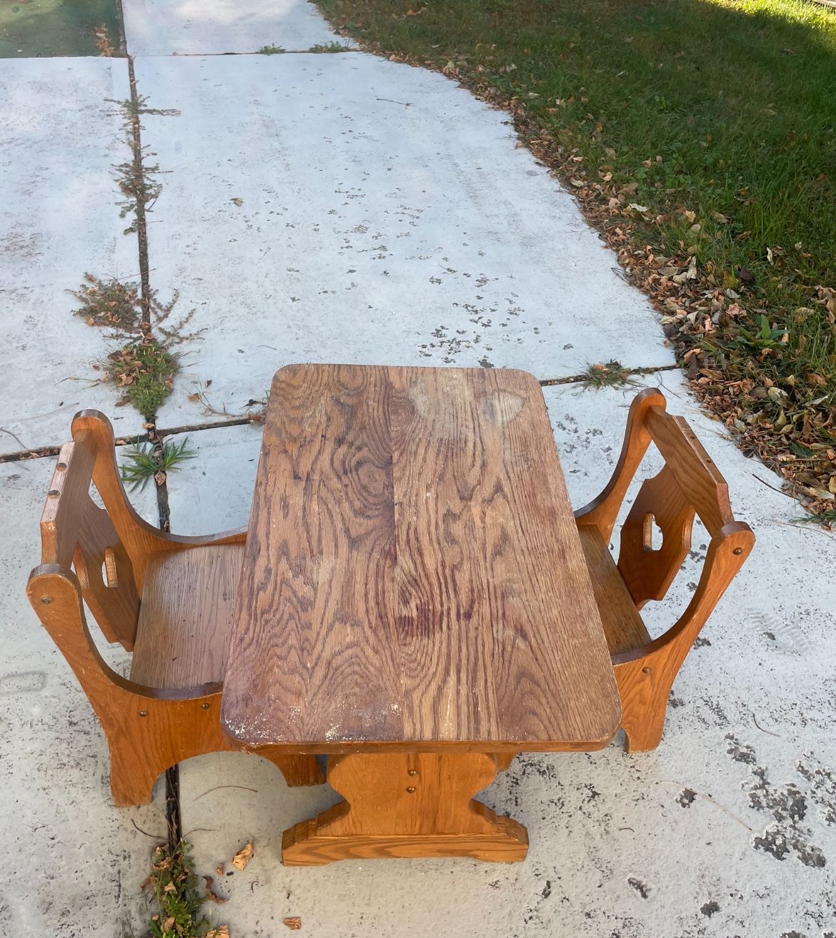 KIDS BENCH AND CHAIRS