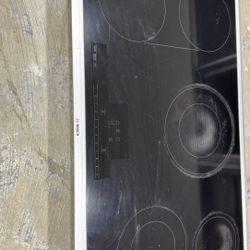 Cooktop In Black ( 5 Burner ) 37 In  .Used Bat Looks Like New 
