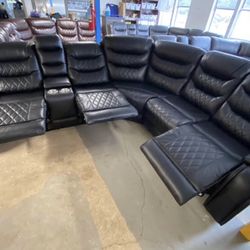 FREE DELIVERY AND INSTALLATION - Brand New (Grey Or Black) RECLINING SECTIONAL