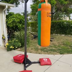 80 Pound Heavy Bag  With Stand  And 4 Weight Bags (Sand Bags)