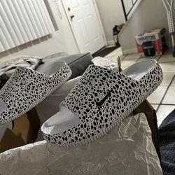 Nike Calm Slide Football Grey