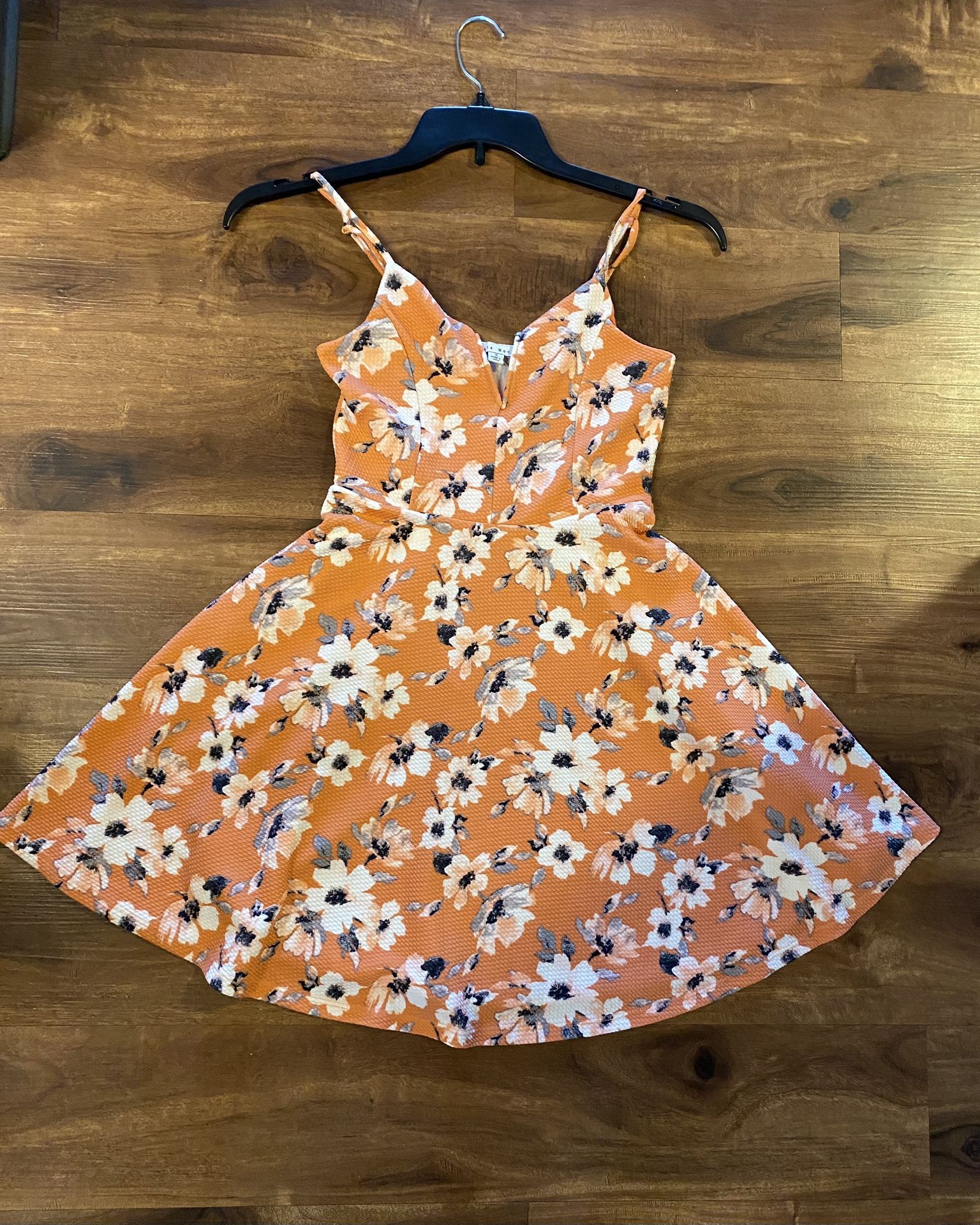 Brand New Woman’s Haute Monde brand Orange Floral Dress Up For Sale 