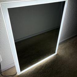 Used Lighted Mirror 24x30 For 50dlls (Alvernon & Valencia)