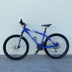 GIANT MOUNTAIN BIKE 
