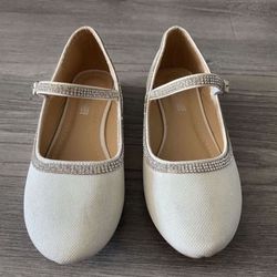Girls White Dress Shoes Size 4 (First Communion Shoes)