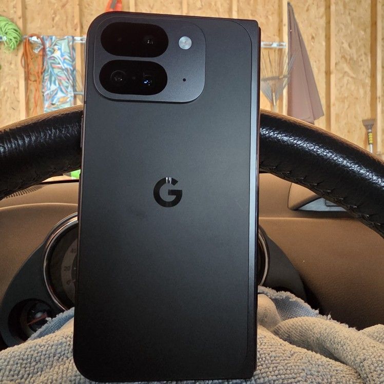 Pixel 9 Pro FOLD • 256 GB • UNLOCKED 🔐 • Like New! 🌞 • 10/10   (PRICE FIRM)
