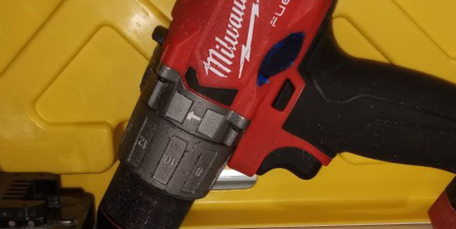 Milwaukee Hammer Drill/Driver With 3.0 Battery