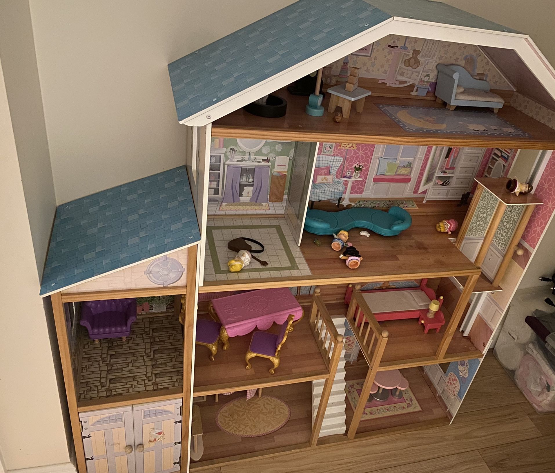 4 Level Wooden Dollhouse for Sale in Fort Lauderdale, FL OfferUp