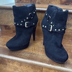 Guess  Black bootie 6.5
