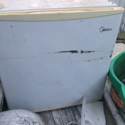 Mini fridge