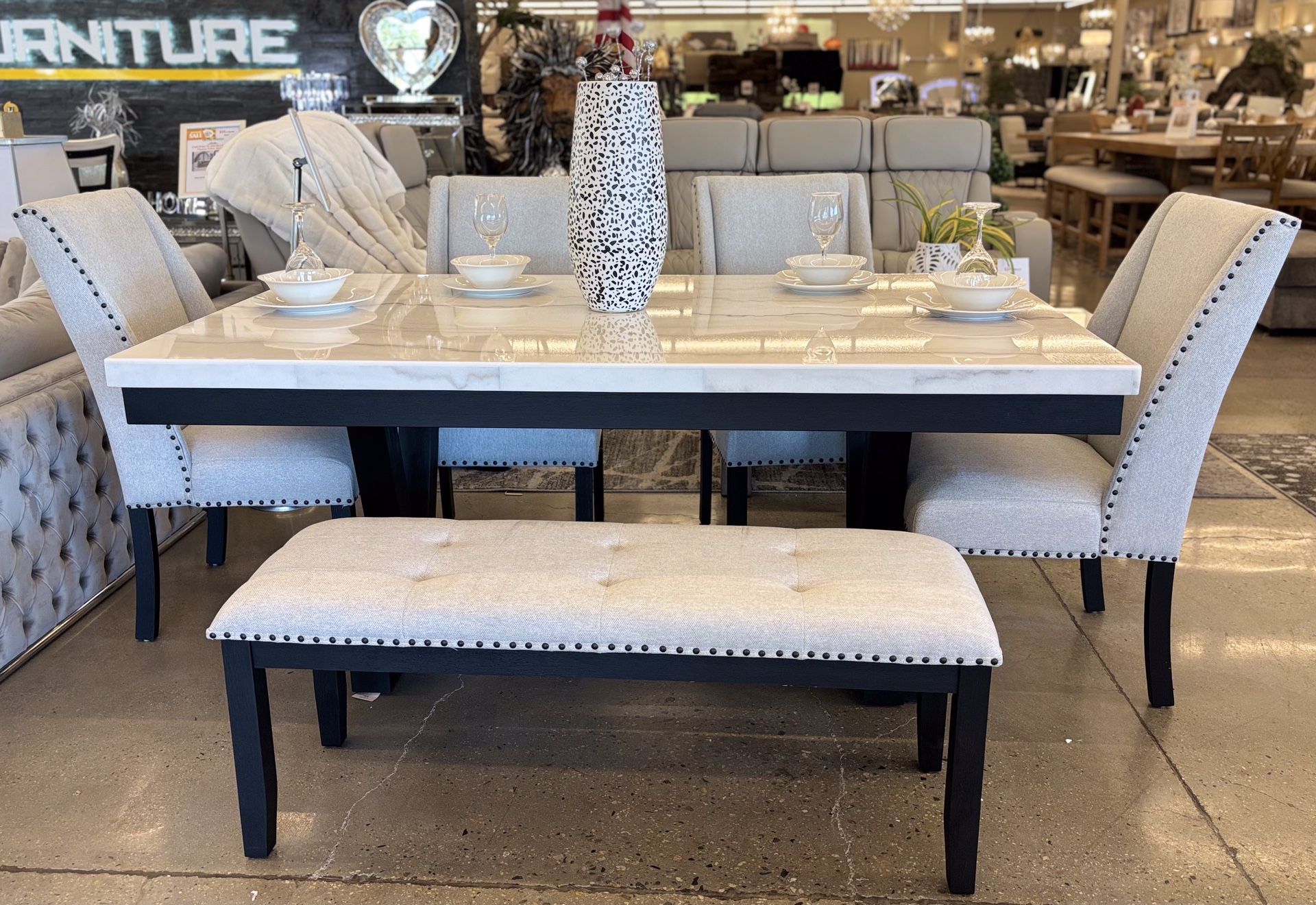 Beautiful Dining Table Set