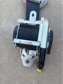 RIGHT PASSENGER SIDE SEAT BELT 2012-2019 TOYOTA PRIUS “” C”” 1.5L.