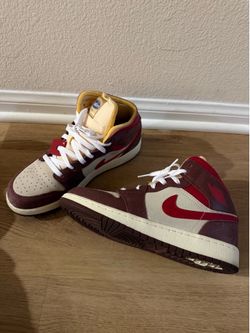 Size 6 1/2 Jordan ones youth